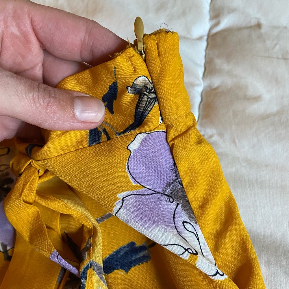 💛 NEVER WORN Le Lis Flowy Flower Skirt 💛 - Picture 3 of 7
